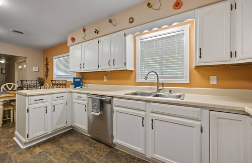 Gatlinburg - Pigeon Forge Cottage | House in Gatlinburg*Private Outdoor Pool*Fire Pit*Pool Table