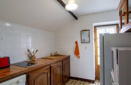 Hautefort Cottage | House in Hautefort with A/C, free bikes, pets allowed
