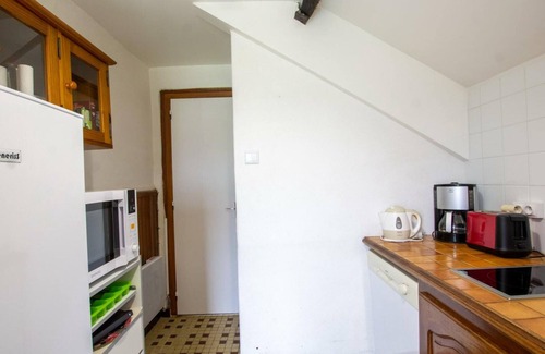 Hautefort Cottage | House in Hautefort with A/C, free bikes, pets allowed