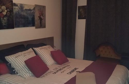 Saint-Jean-aux-Bois Bed & Breakfast | House in landscaped garden