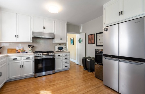 Belmont Heights House | House in Prime Belmont Heights Near Beach w/Gym and Garage