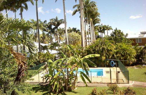 Sainte-Rose House | house in secure residence with garden and swimming pool