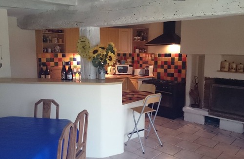 Crezancy-en-Sancerre House | house in the vineyards, 6/8 people, private heated swimming pool wifi, linen