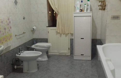 Torre del Greco House | house in the center of the coral city