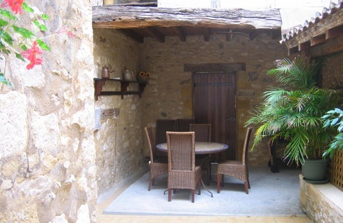 Monpazier House | HOUSE IN THE HEART OF A MEDIEVAL BASTIDE WITH SHADED PATIO