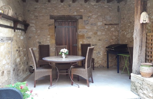 Monpazier House | HOUSE IN THE HEART OF A MEDIEVAL BASTIDE WITH SHADED PATIO