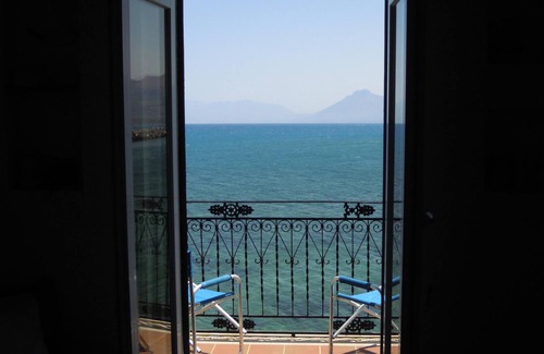 Porticello Apartment | House in the seaside village of Santa Nicolicchia