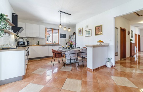 Nerezise House | House in the village