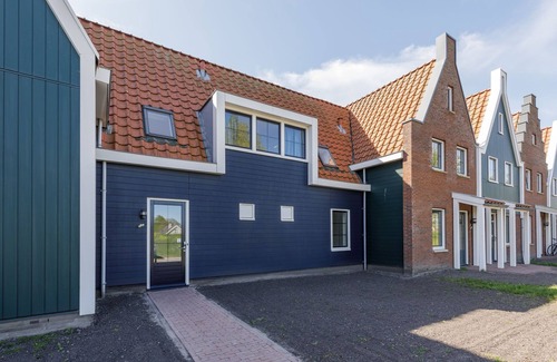 Volendam House | House in Volendam with Waterfront Views