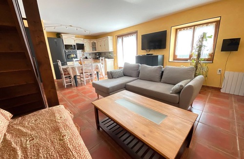 Saint-Gervazy Cottage | House 'Les Colibris 3 - Spa - 6 People' with Private Terrace, Wi-Fi and Air Conditioning