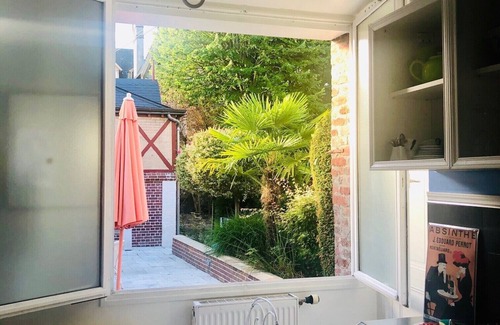 Gare-Jouvenet Cottage | House like a cottage (Gîte 4 people) with terrace in a garden close downtown