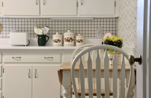 Frankfort House | House located in downtown Frankfort 5 blocks from Lake Michigan!