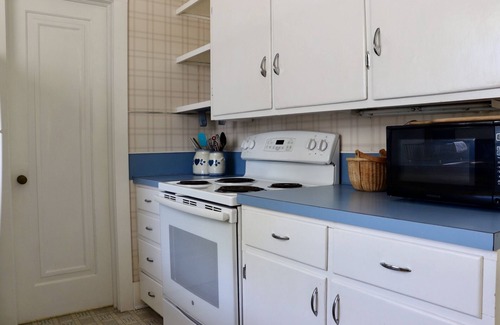 Frankfort House | House located in downtown Frankfort 5 blocks from Lake Michigan!