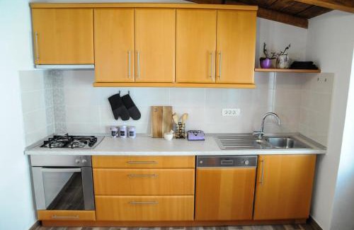 Skatari House | House Margerita