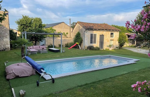 Roullet-Saint-Estephe House | House near Angoulême with heated swimming pool