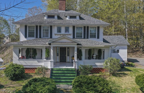 Dryden House | House near Lake