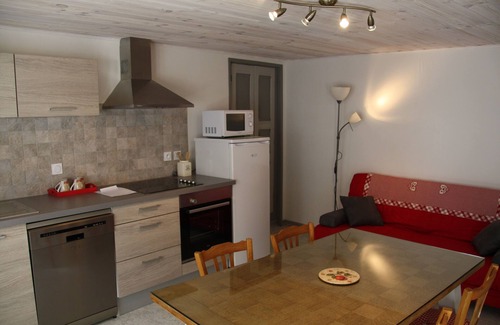 Saint-Etienne-en-Devoluy House | House near the ski slopes, 4 people, fully equipped