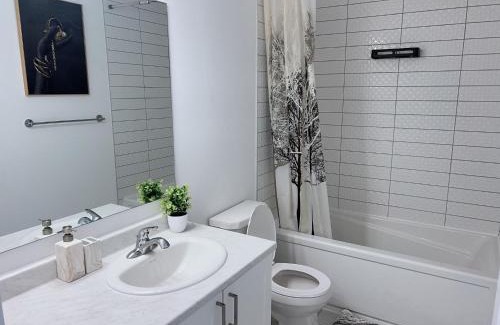 Ottawa Division Bed & Breakfast | House of Daizy Home