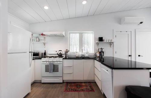Narrowsburg Cabin | House of Four Seasons - Modern Cabin on 7 acres in Narrowsburg - dog friendly.