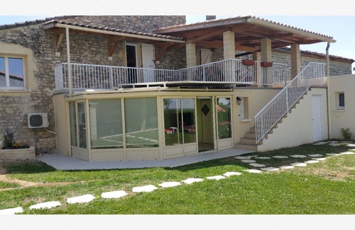 Noailles Apartment | House of Jade. First floor, 7 km from Cordes sur Ciel, 20 km from ALbi.