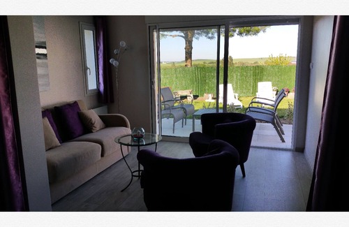 Noailles Apartment | House of Jade. First floor, 7 km from Cordes sur Ciel, 20 km from ALbi.