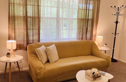 Crystal River House | House of Shells, beautiful garden, fenced yard, dog friendly, fire pit!