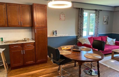Grand Valley House | House on the bank of river