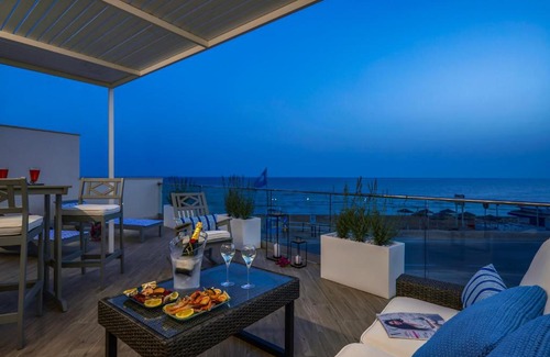 Santa Maria del Focallo House | House on the beach - IsulaTravel