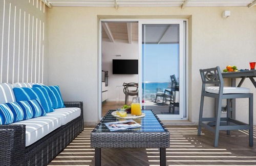 Santa Maria del Focallo House | House on the beach - IsulaTravel