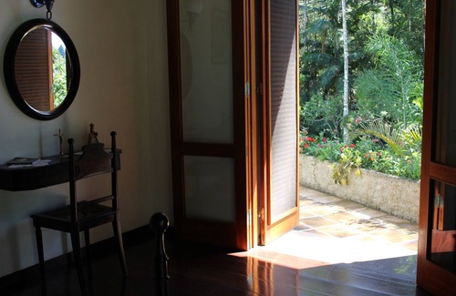 Teresopolis House | House Season Refugio Teresopolis, surrounded by forest, environmental protection area