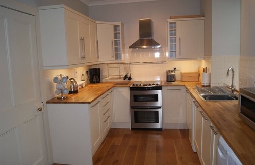 Grantown-on-Spey House | House - Sleeps 6 - central location - private garden & pet friendly