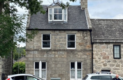 Grantown-on-Spey House | House - Sleeps 6 - central location - private garden & pet friendly