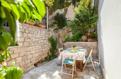 Pucisca House | House Tea, for 5, Sea View, 5m away from the Sea