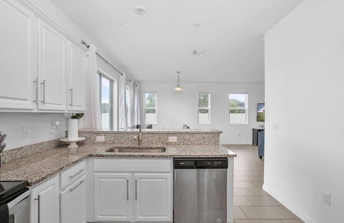 Riverview House | House · The Full House Getaway - Large 3 bedroom House !