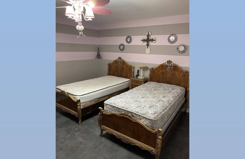 East Chicago House | House to rent / rest. 25 min away from chicago!