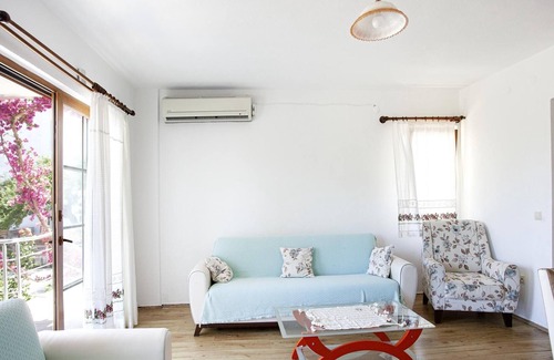 Palamutbuku Apartment | House w Balcony and Garden 1 min to Beach in Datca