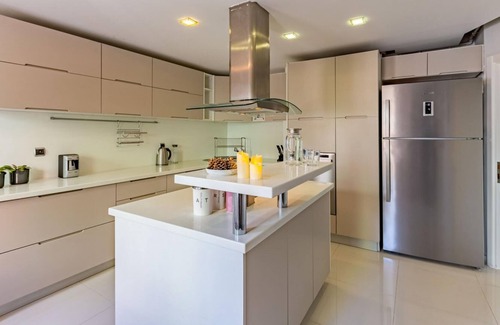 Besiktas Apartment | House with Balcony and City View in Besiktas