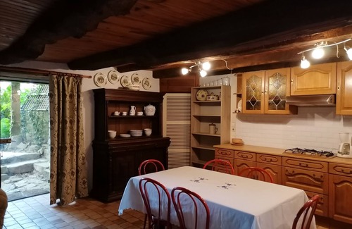 Brech House | House with character, rustic style House with garden, weekly rental