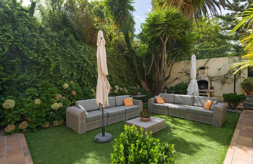 Las Brisas Ski Chalet | House with cozy garden BBQ