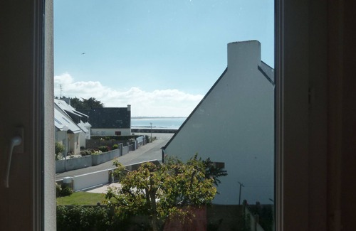 Gavres House | - House with enclosed garden, sea view, 4 bedrooms, sleeps 8.