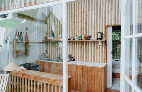 Ninh Kieu Ski Chalet | House with flowers, beautiful sunshine, geese and birds