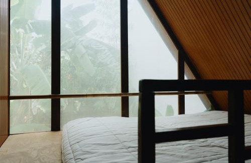 Ninh Kieu Ski Chalet | House with flowers, beautiful sunshine, geese and birds