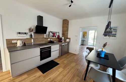 Donaustadt House | House with garden and pool near the Danube in Vienna. Quiet location. In the middle of the leisure area