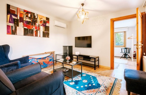 Uskudar Villa | House with Garden and Bosphorus View in Kuzguncuk