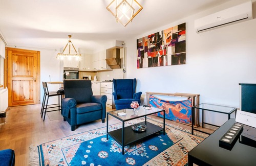 Uskudar Villa | House with Garden and Bosphorus View in Kuzguncuk