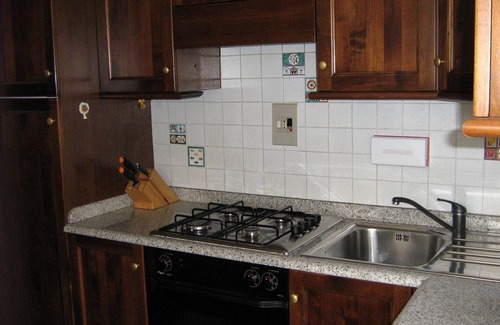 Gignod Apartment | House with garden in central location for visiting Aosta Valley
