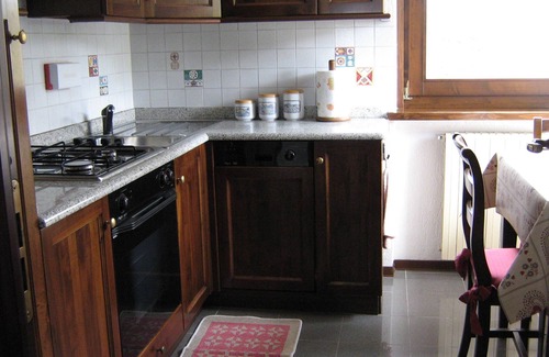 Gignod Apartment | House with garden in central location for visiting Aosta Valley