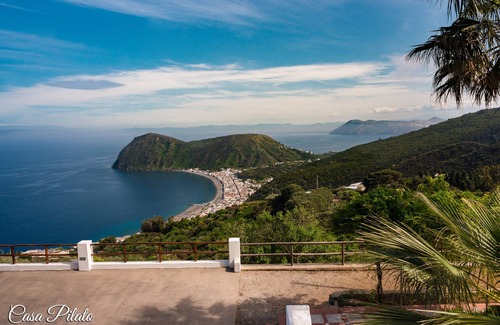 Lipari House | House with garden overlooking the bay of Canneto