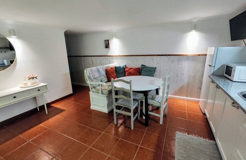 Rates Cottage | House with internet, shared pool and tennis court!