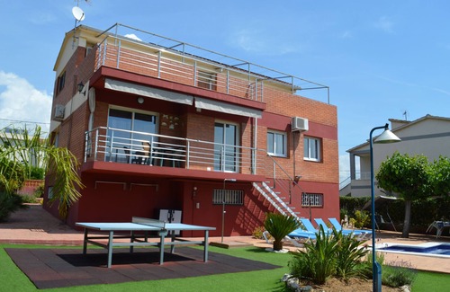 Cubelles Villa | House with pool, barbacue and garden, to 1500 meters from the fine sandy beach